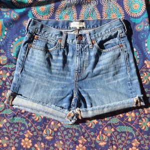 Madewell denim shorts in Thornecliff wash